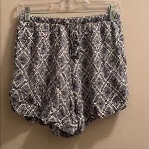 Simply Noelle patterned shorts
